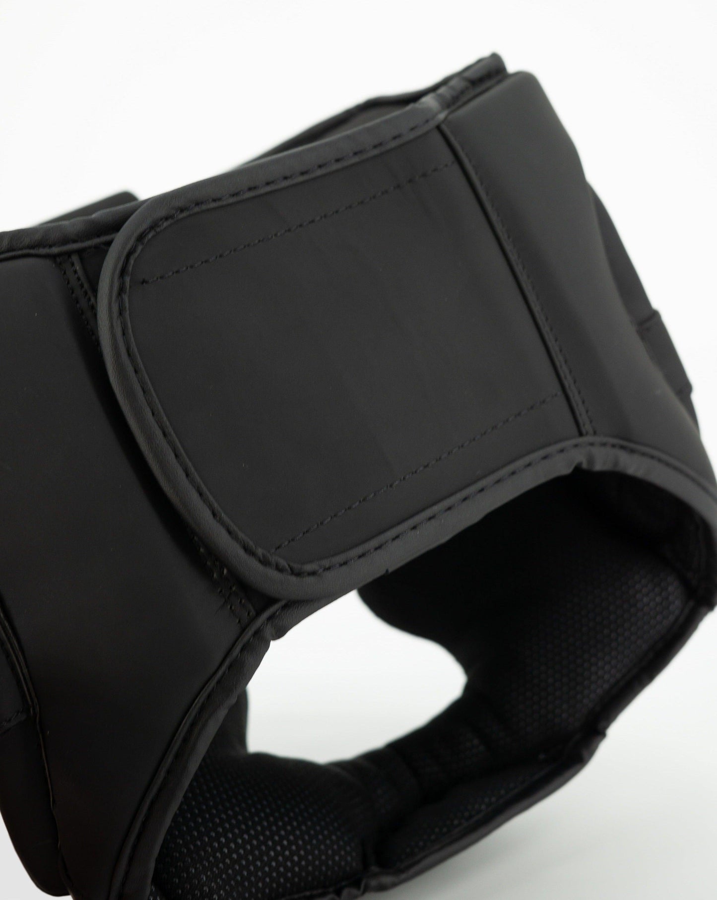 Kopfschutz Rebound Sparring, Rückansicht zeigt den verstellbaren Verschluss für eine perfekte Passform