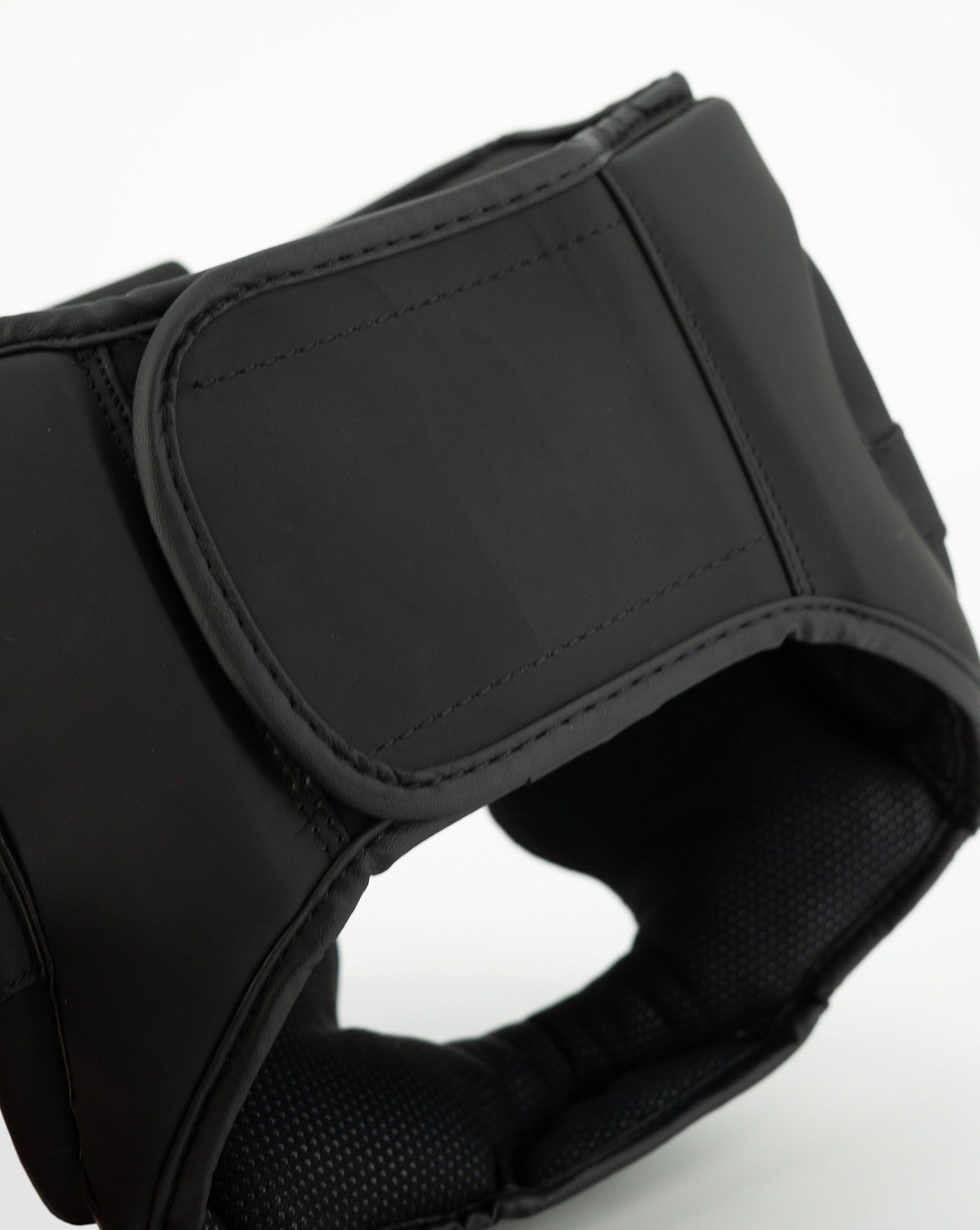 Kopfschutz Rebound Sparring, Rückansicht zeigt den verstellbaren Verschluss für eine perfekte Passform