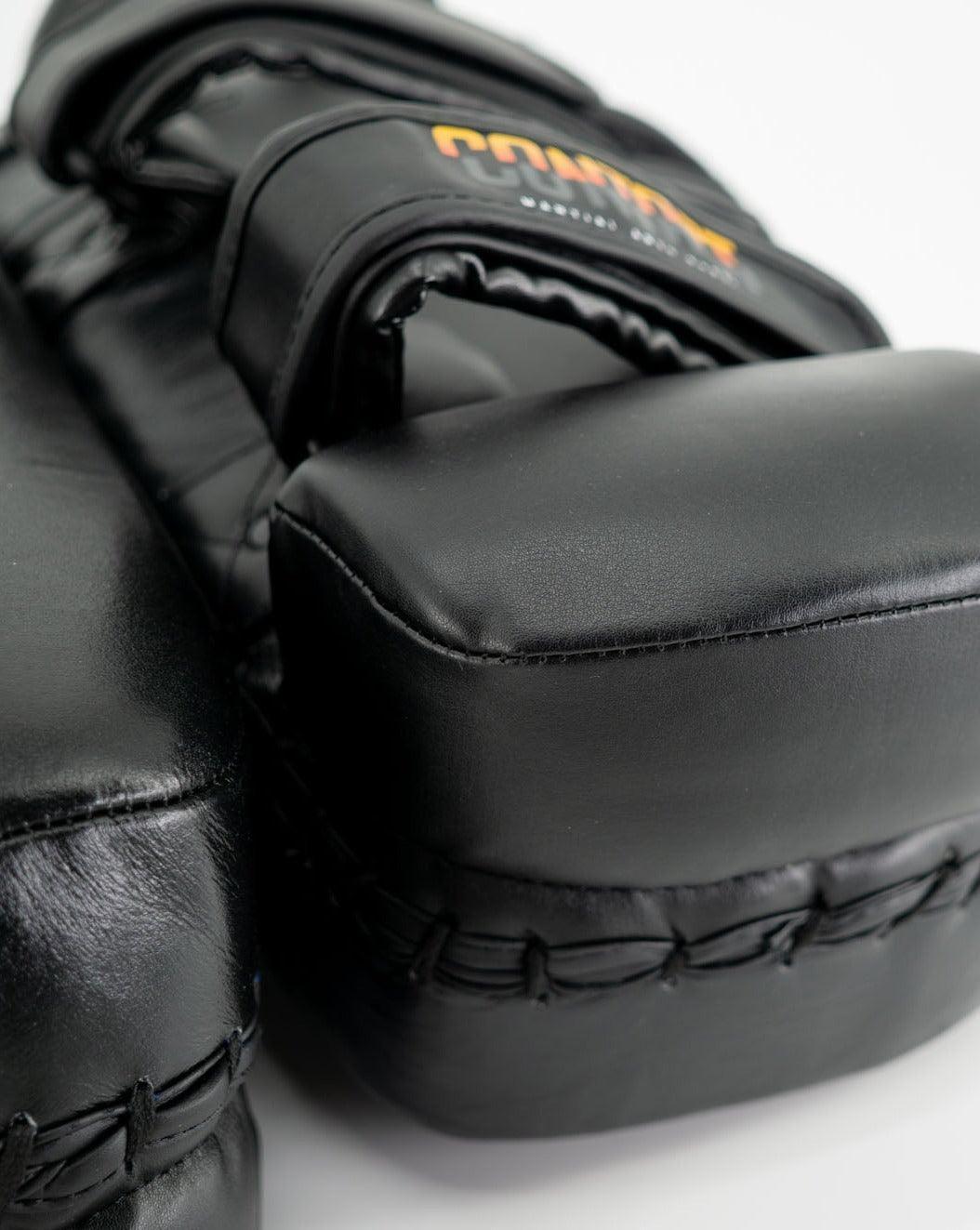 Thai Pads Pro, Detailansicht der hochwertigen Materialien und der verstärkten Nähte